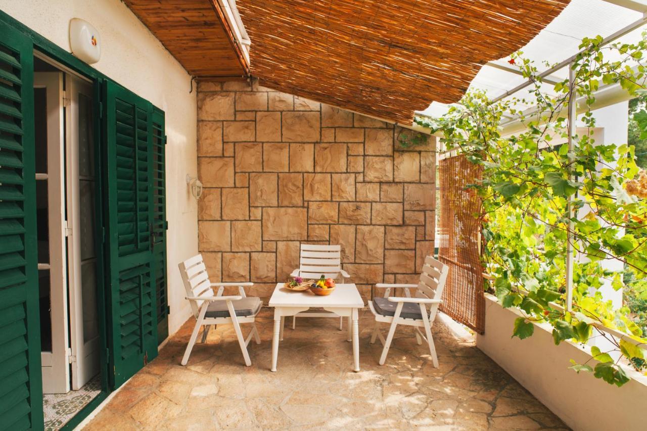 Charming Apartments With Garden Bol Exterior photo